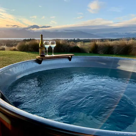 Fiordland Eco-Retreat -- Panoramic Views -- Hot Tub Villa Te Anau Exterior photo
