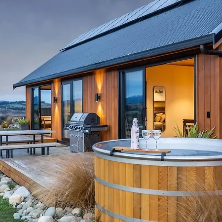 Fiordland Eco-Retreat -- Panoramic Views -- Hot Tub Villa Te Anau Exterior photo