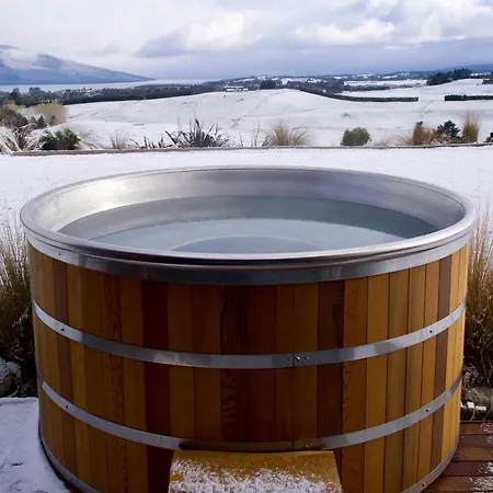 Fiordland Eco-Retreat -- Panoramic Views -- Hot Tub Villa Te Anau Exterior photo