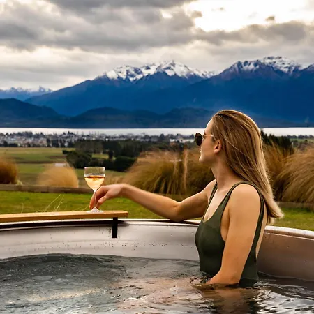 Fiordland Eco-Retreat -- Panoramic Views -- Hot Tub Villa Te Anau Exterior photo