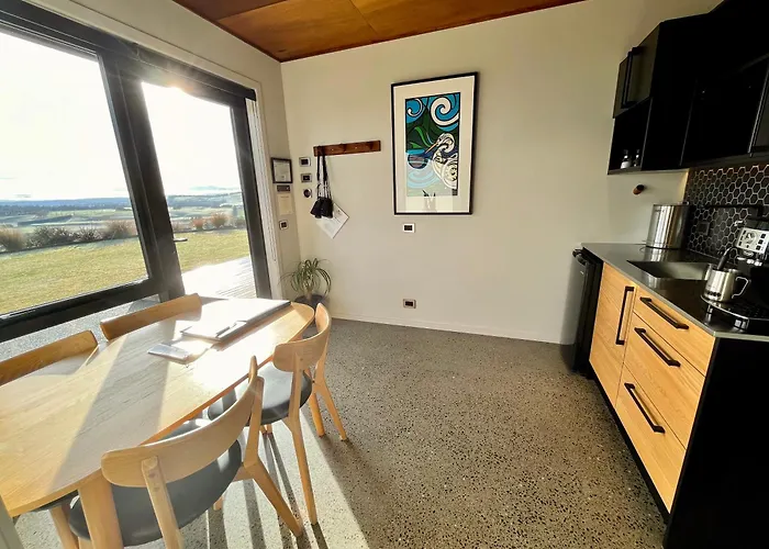 Fiordland Eco-Retreat -- Panoramic Views -- Hot Tub