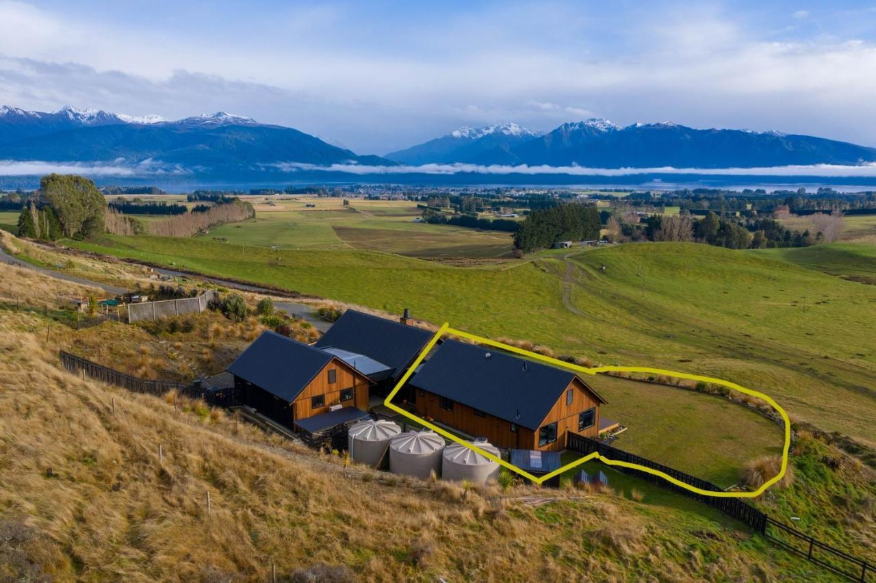 Fiordland Eco-retreat -- Panoramic Views -- Hot Tub Holiday home Te Anau