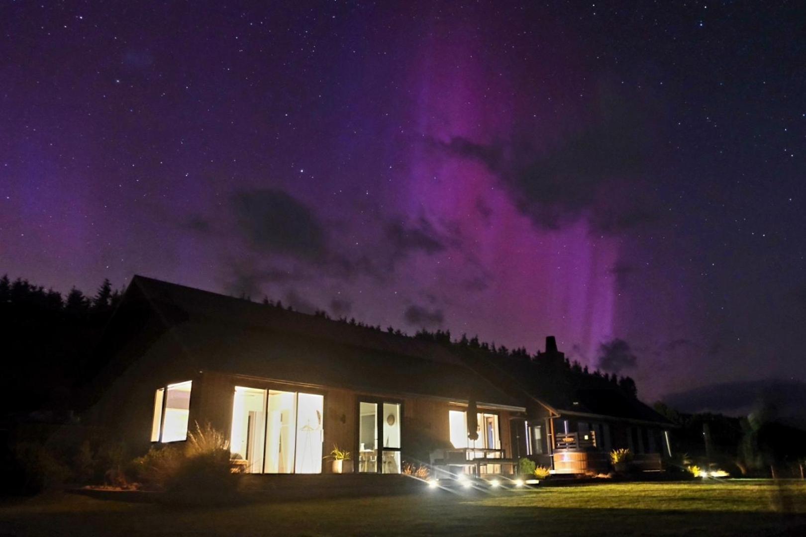 Fiordland Eco-retreat -- Panoramic Views -- Hot Tub Te Anau