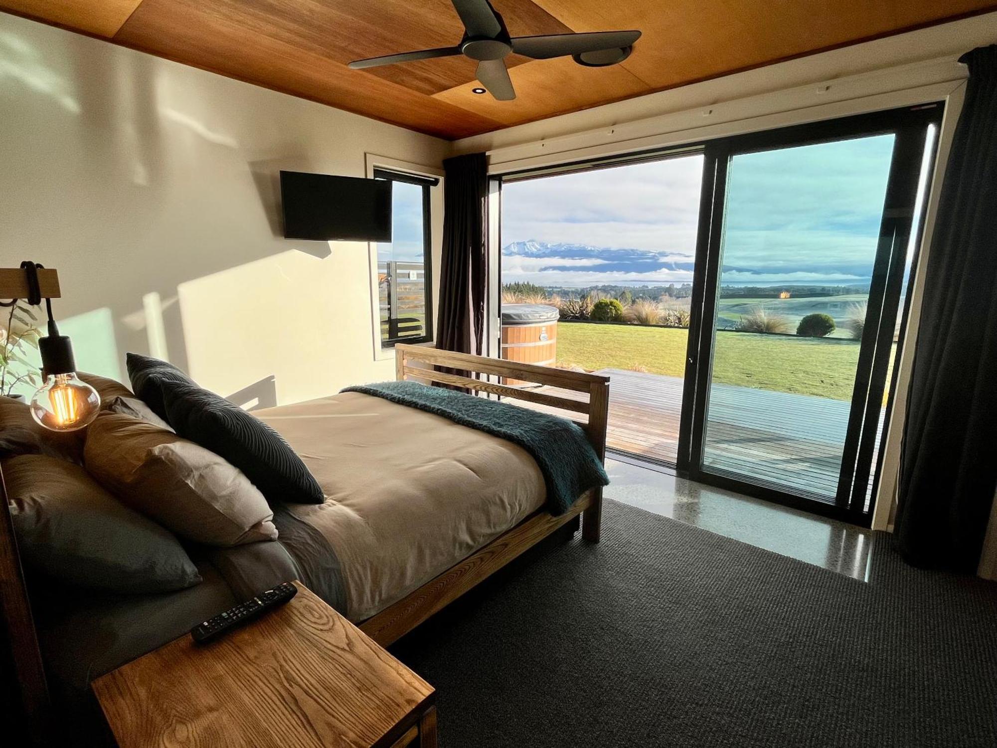 Holiday home Fiordland Eco-retreat -- Panoramic Views -- Hot Tub *