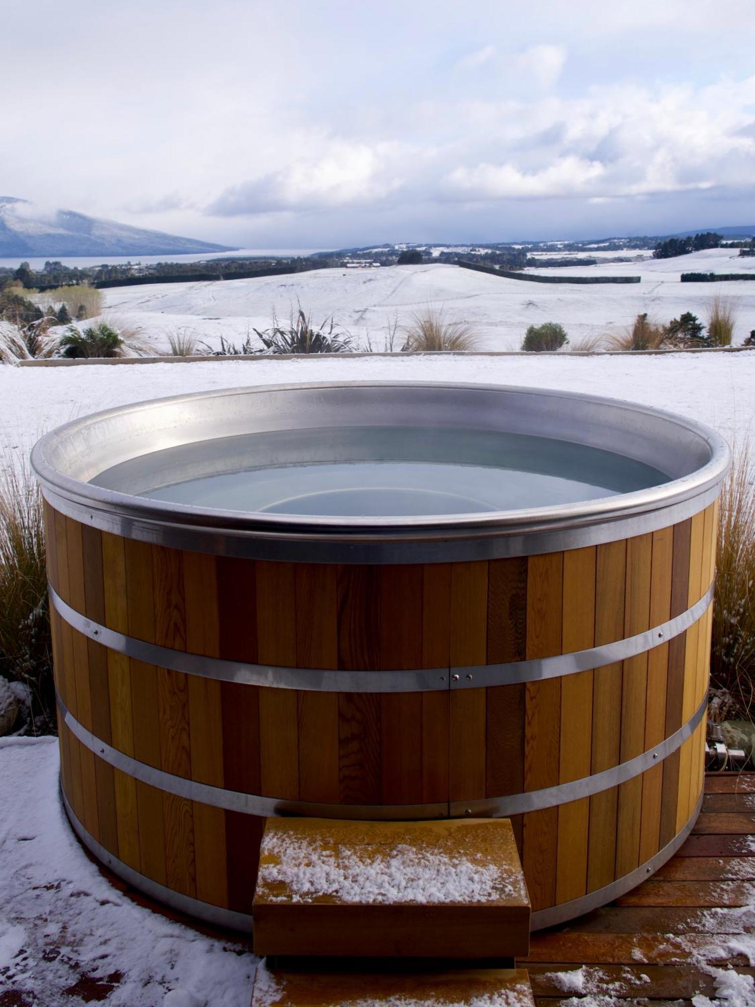 Fiordland Eco-retreat -- Panoramic Views -- Hot Tub Te Anau