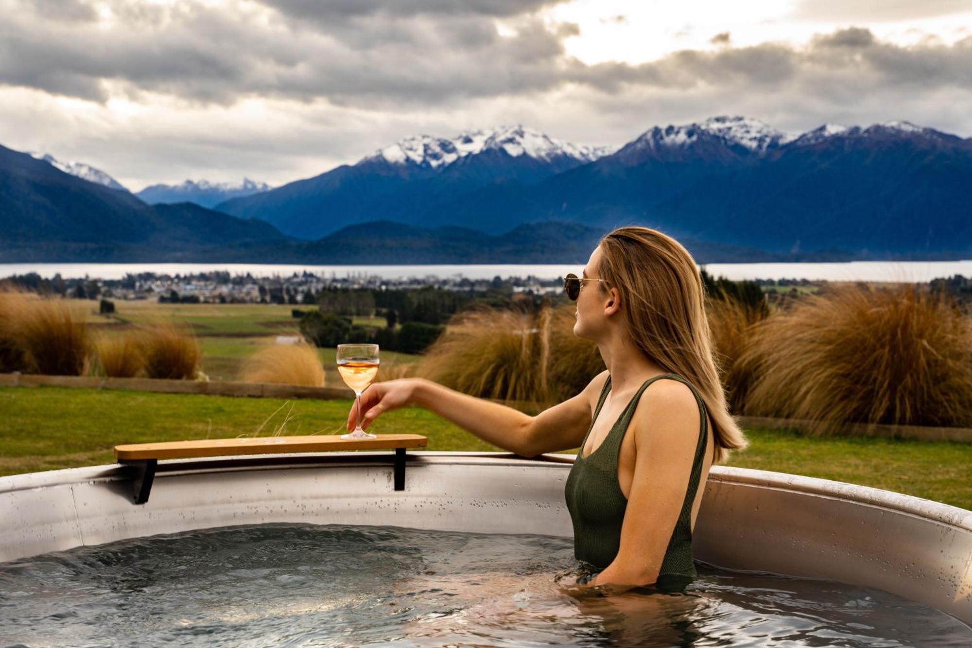 Fiordland Eco-retreat -- Panoramic Views -- Hot Tub *