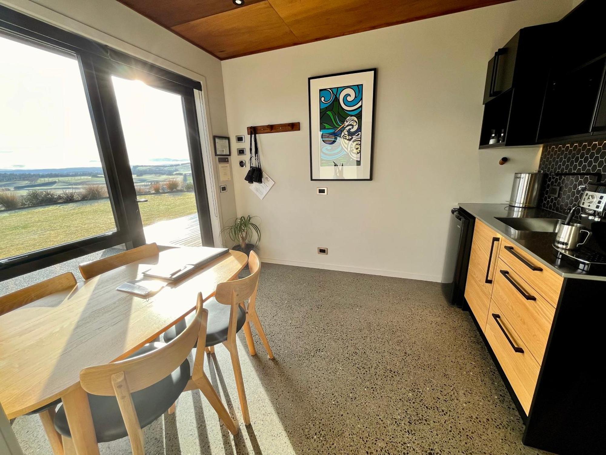 Fiordland Eco-retreat -- Panoramic Views -- Hot Tub Holiday home *
