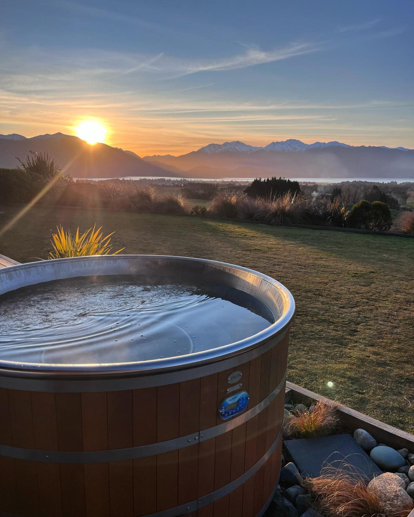 Holiday home Fiordland Eco-retreat -- Panoramic Views -- Hot Tub Te Anau